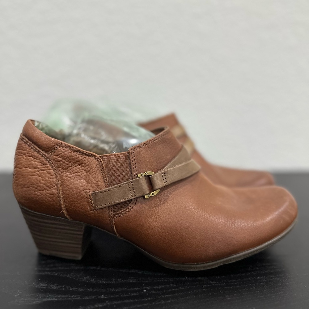 Clarks Tan Leather Women's Mules